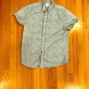 Short sleeve button down